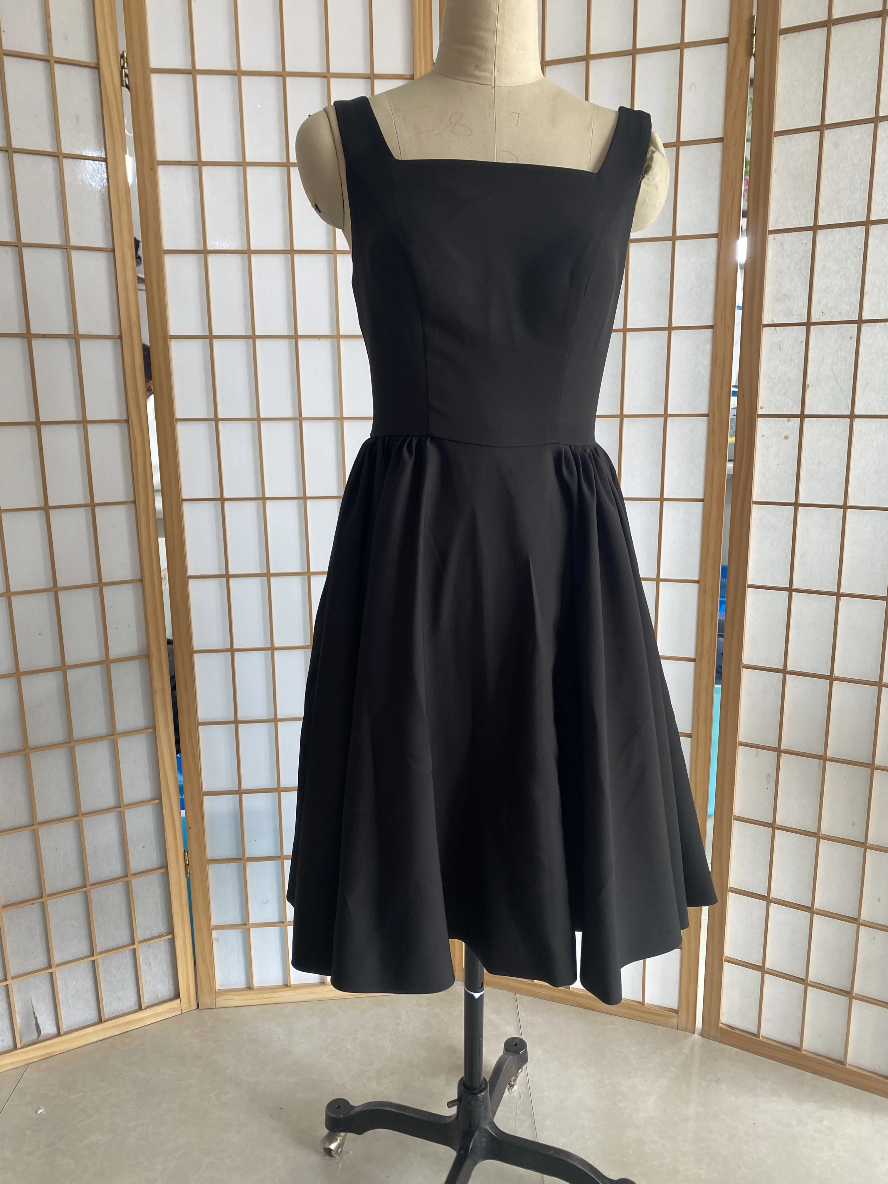 Новое летнее женское платье с квадратным вырезом и карманом в стиле ретро в стиле Хепберн, тонкое черное платье средней длины . ' - ' . 0