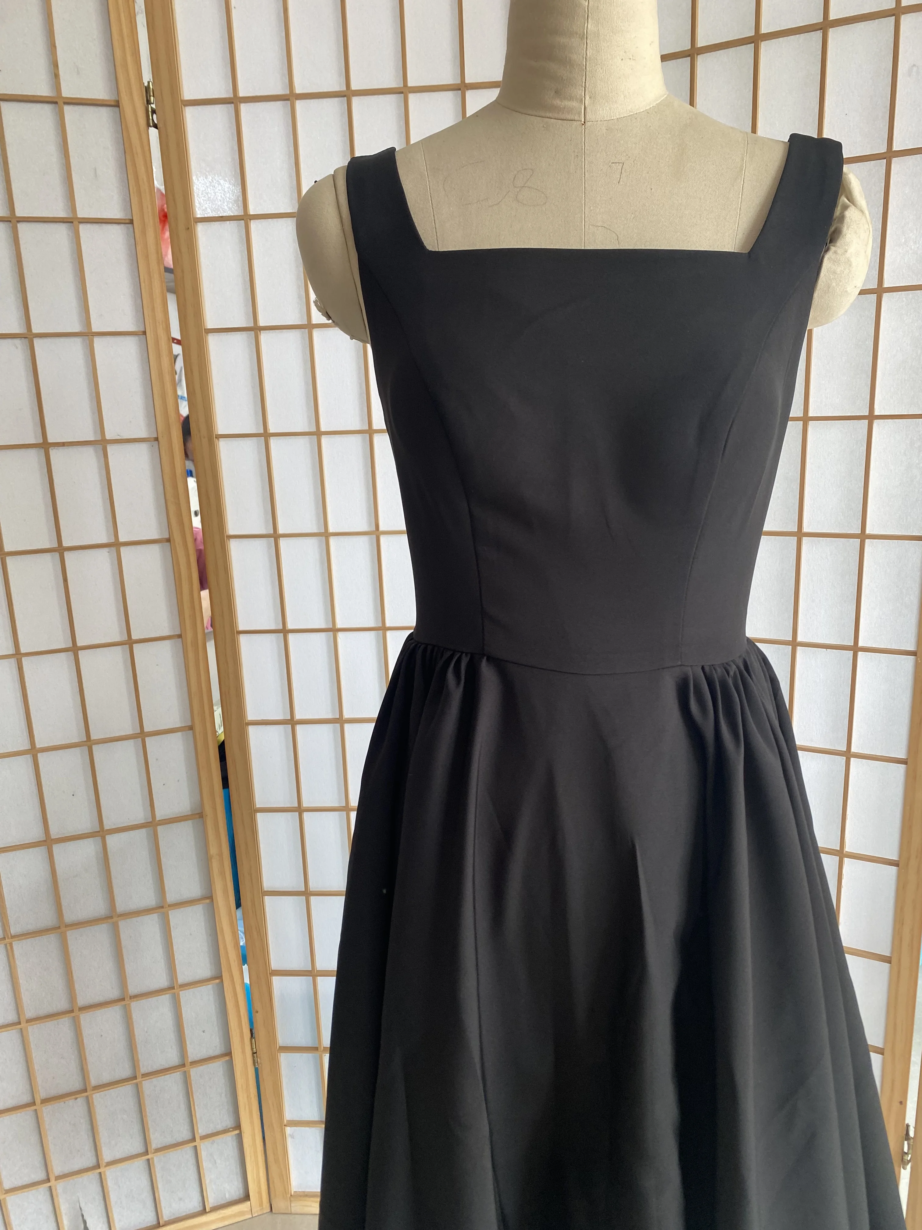 Новое летнее женское платье с квадратным вырезом и карманом в стиле ретро в стиле Хепберн, тонкое черное платье средней длины . ' - ' . 1
