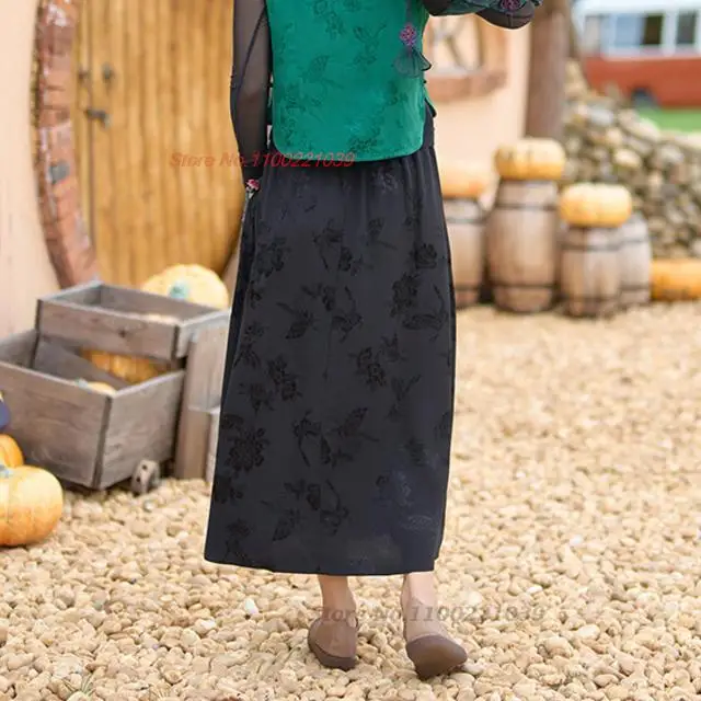2024 китайская винтажная атласная жаккардовая юбка с национальной цветочной вышивкой, юбка с эластичным поясом, этническая юбка трапециевидной формы, уличная одежда в стиле ретро . ' - ' . 3